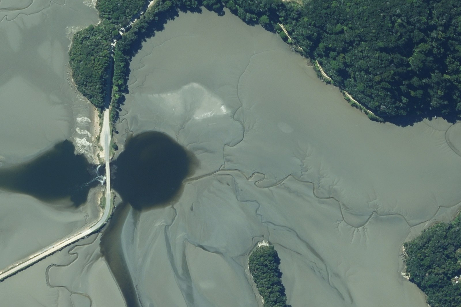 Tidal delta and causeway in 0.3 m colour aerial photography, north-west Nelson.