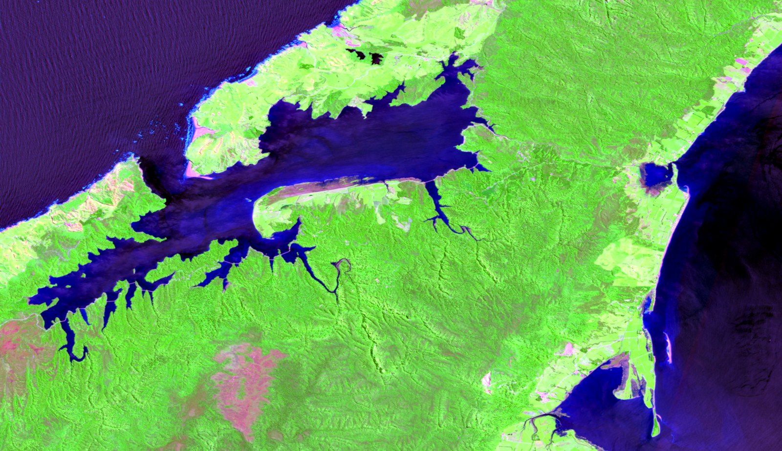 Short-wave infrared composite of the same Sentinel-2 scene.